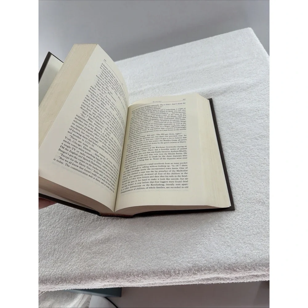 IT by Stephen King 1986 1st Edition & Print Hardcover No Dust Jacket
